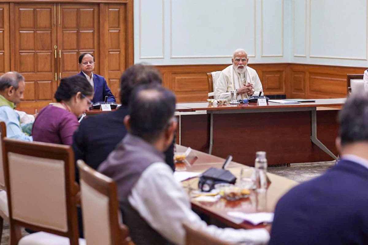वैश्विक चुनौतियों के बीच आर्थिक वृद्धि पर मंथन, पीएम मोदी ने आर्थिक सलाहकार परिषद के साथ की बैठक
