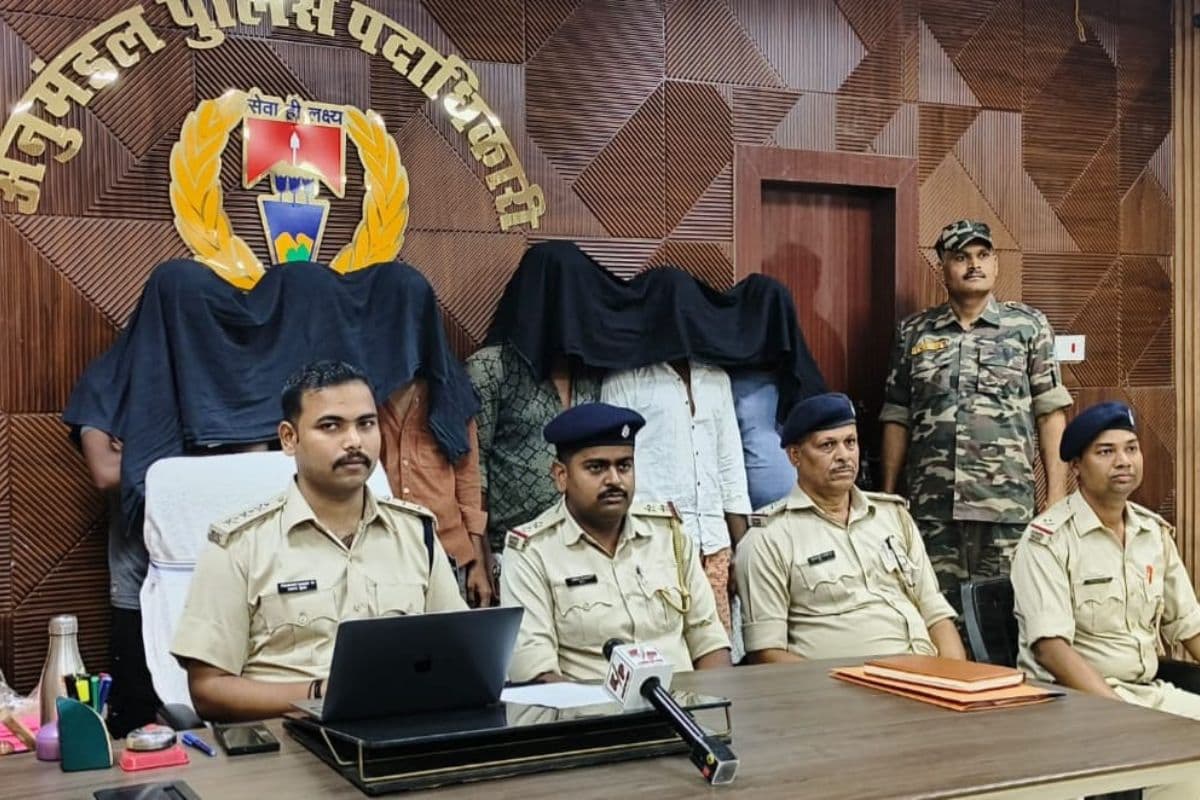 पलामू पुलिस की बड़ी कामयाबी: जेवर चमकाने के बहाने ठगी करने वाला बिहार का गिरोह गिरफ्तार