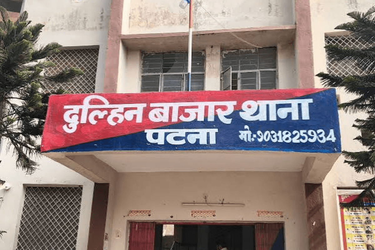 दुल्हिन बाजार में बच्चों का निवाला चुरा रहे चोर, एक ही रात तीन विद्यालयों को बनाया निशाना, चावल समेत सामान पार