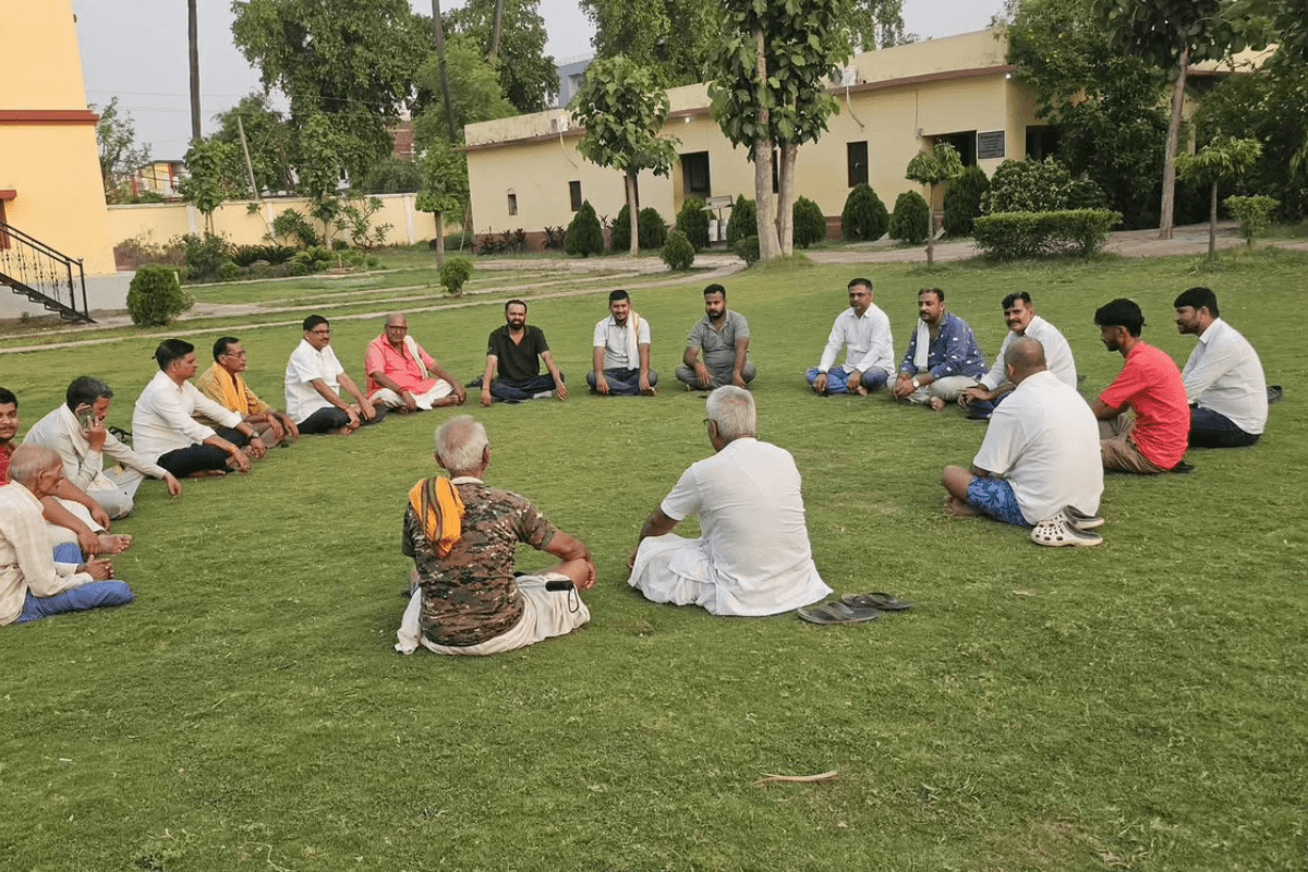 स्वामी सहजानंद सरस्वती आश्रम में साप्ताहिक बैठकी शुरू, बुजुर्गों के सम्मान और समाज सेवा का लिया गया संकल्प