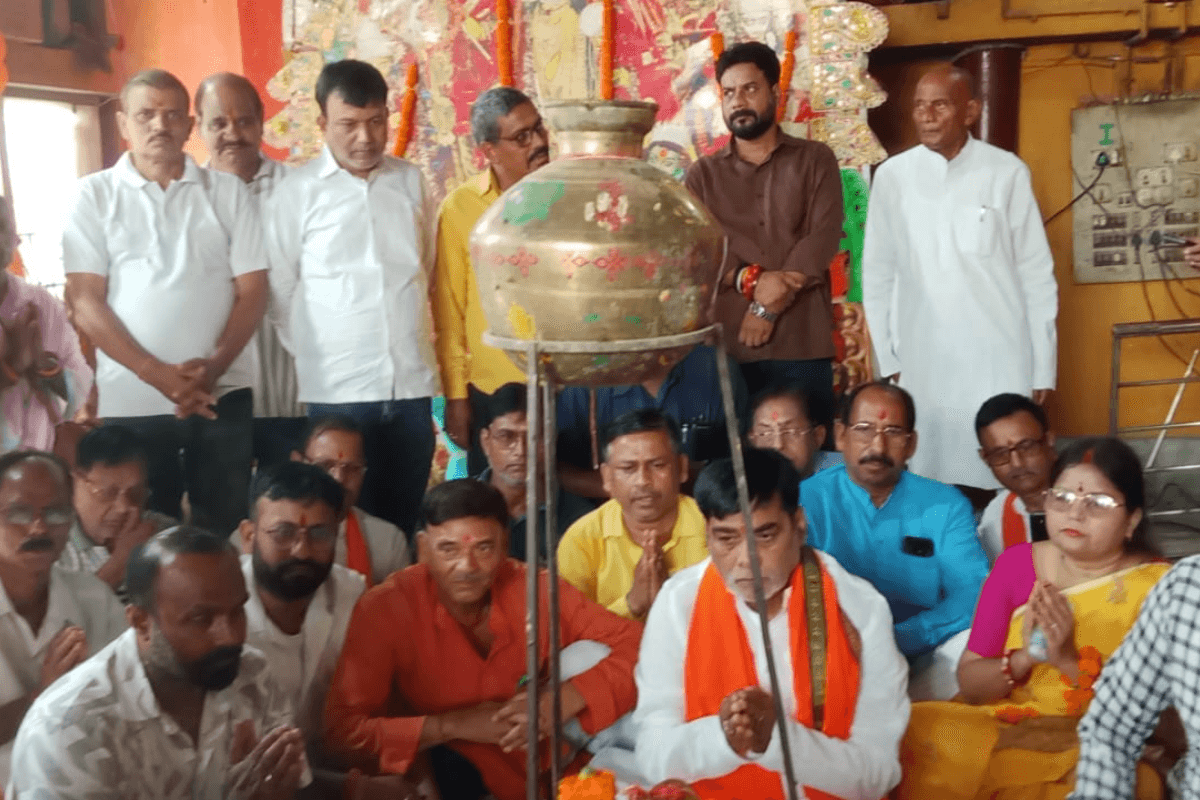 पटना में मंत्री रामकृपाल यादव का विशेष पूजा-अर्चना, मोदी सरकार के 12 साल पूरे होने पर पहुंचे मंदिर