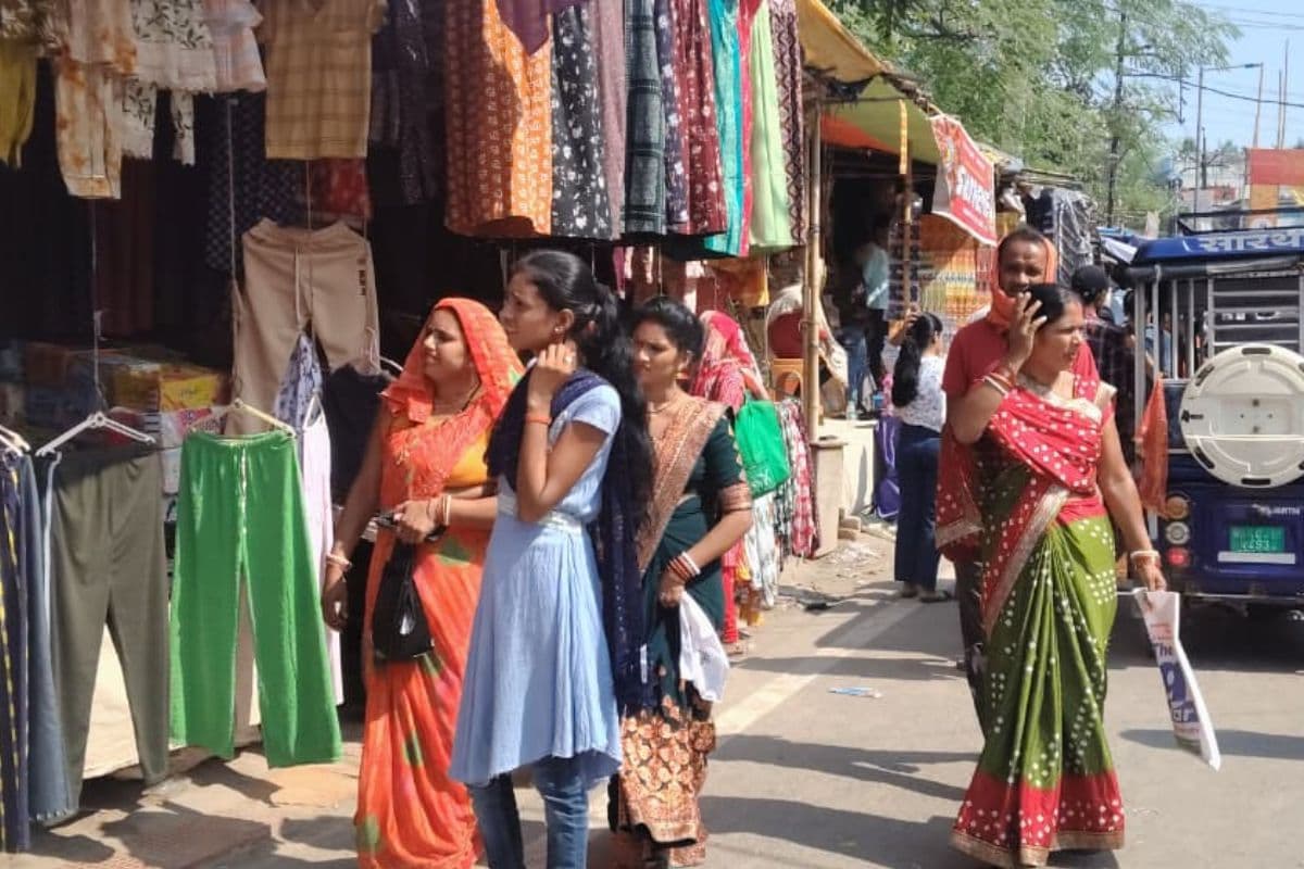 सारण में फुटपाथी दुकानदारों की नई मांग, अब 'येलो लाइन' और बैरिकेडिंग से तय हो दुकान की सीमा