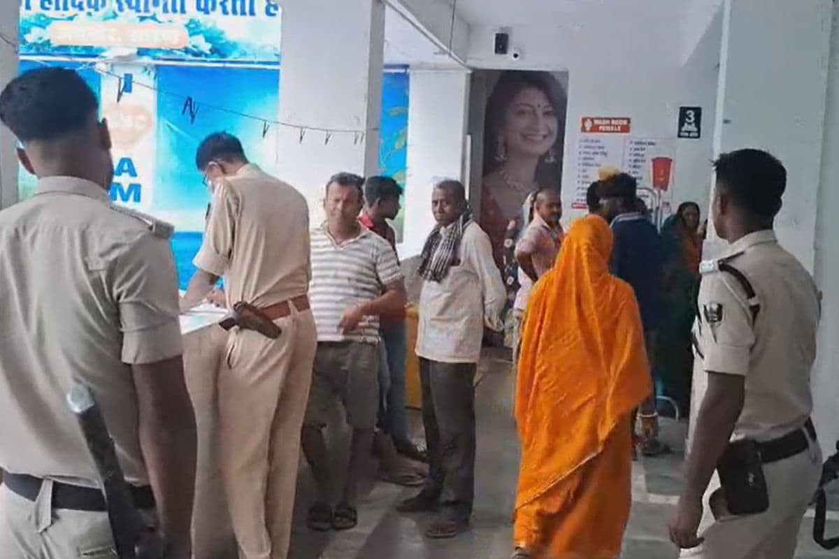 सारण में सड़क पार कर रही महिला को तेज रफ्तार कार ने कुचला, मौके पर हुई मौत