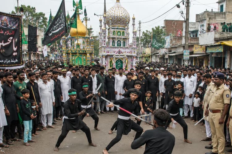 सीवान में मुहर्रम जुलूस में डीजे बैन, हथियार के प्रयोग पर भी रोक, तय रूट से ही निकलेगा ताजिया, प्रशासन सख्त