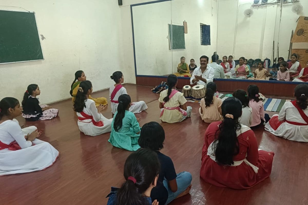 गयाजी के किलकारी समर कैंप में कथक की गूंज, बच्चों ने सीखे शास्त्रीय नृत्य के गुर