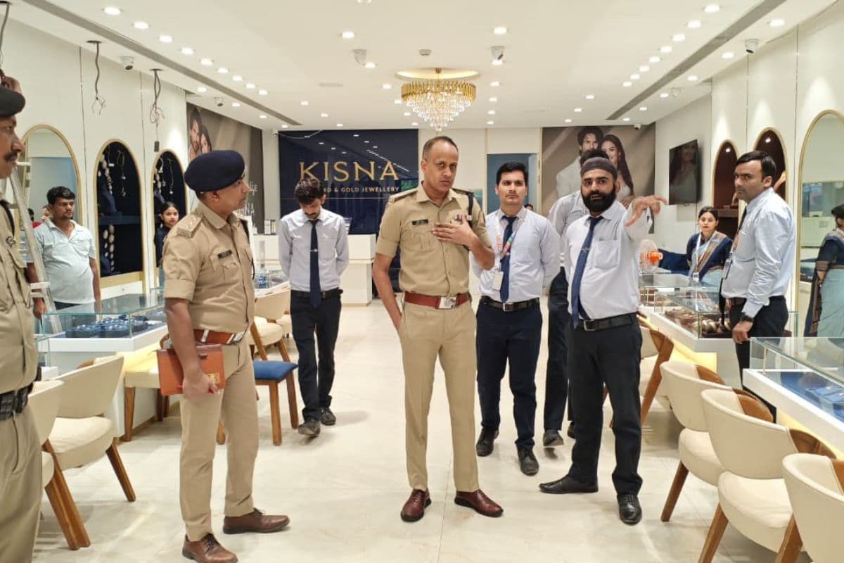 गयाजी में ज्वेलरी दुकानों में एसएसपी का औचक निरीक्षण, सुरक्षा मानकों की समीक्षा