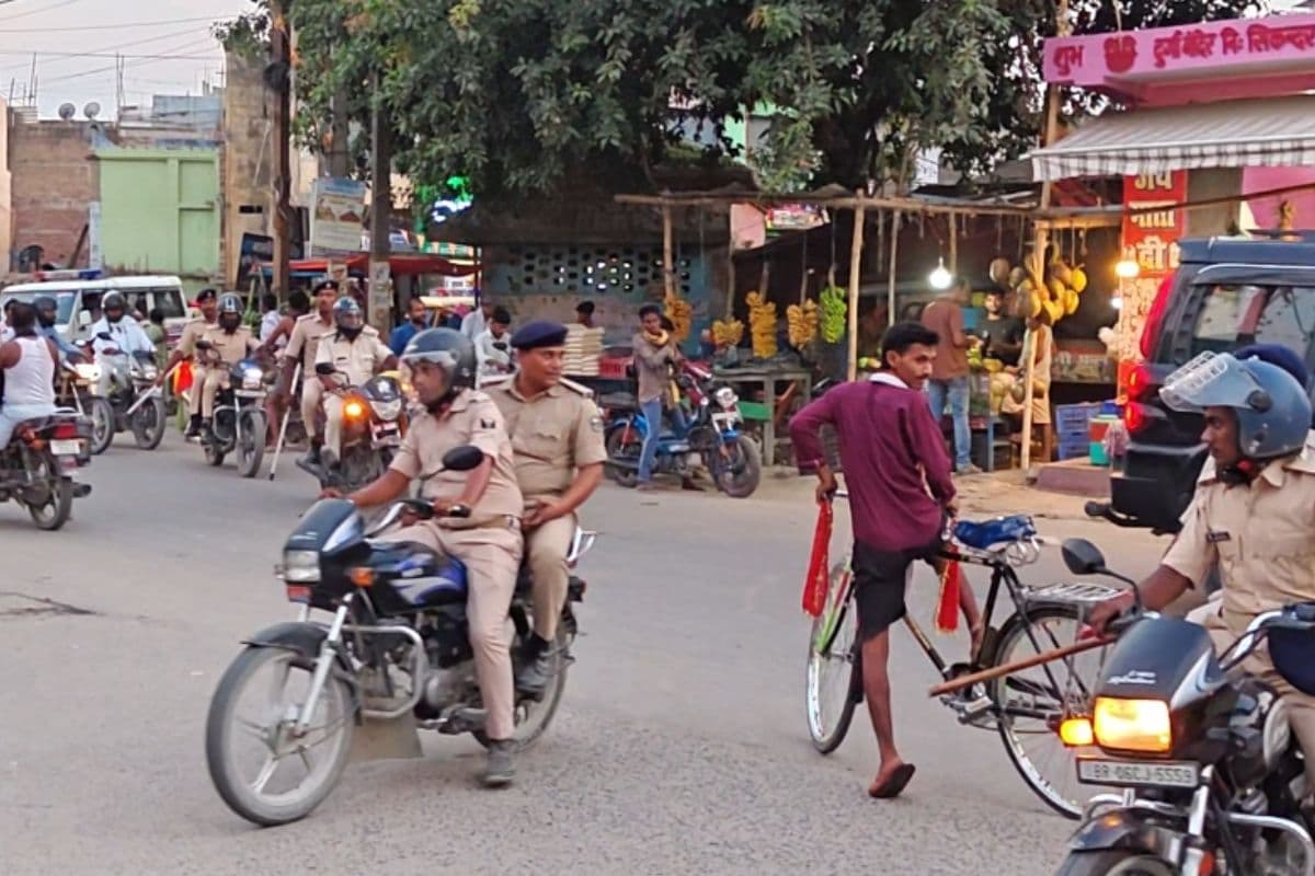 मोहर्रम 2026 से पहले परसा में पुलिस का शक्ति प्रदर्शन, गांव-गांव पहुंचा फ्लैग मार्च