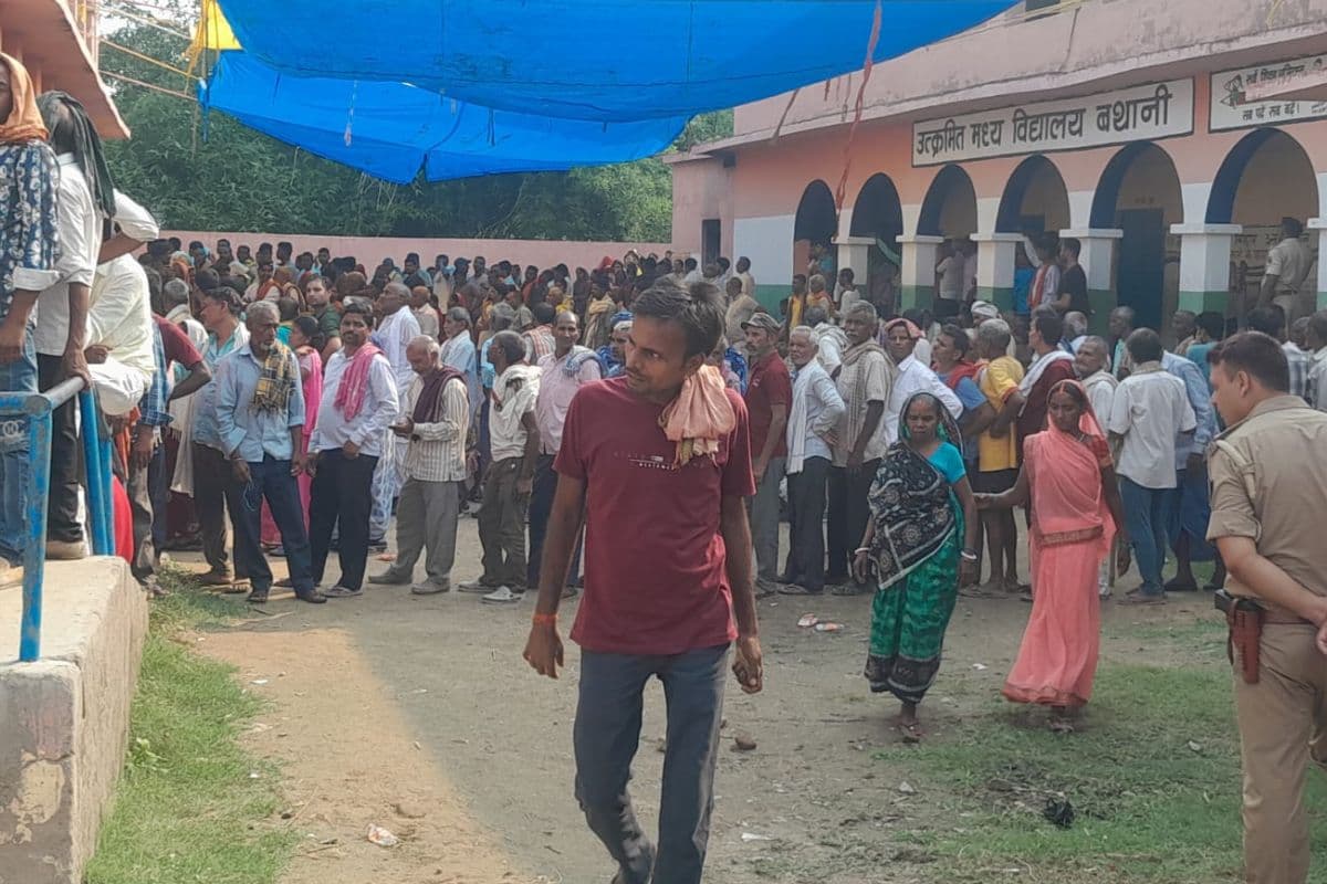 गयाजी के डबूर पंचायत पैक्स चुनाव में मतदान जारी, अध्यक्ष पद के लिए त्रिकोणीय मुकाबले ने बढ़ाई दिलचस्पी