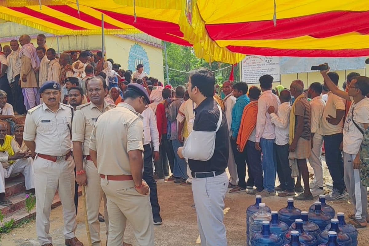 गयाजी के शेरघाटी में पैक्स चुनाव में खूनी बवाल, मतदान केंद्र के बाहर चली ईंट-पत्थर और लाठियां, कई लोग घायल