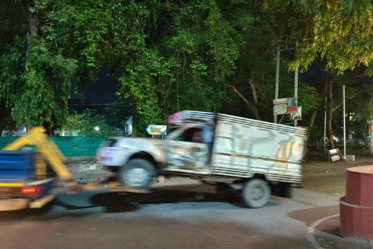 गयाजी में बेकाबू पिकअप का कहर, कई बाइक सवारों को रौंदा, आक्रोशित भीड़ ने वाहन को फूंका