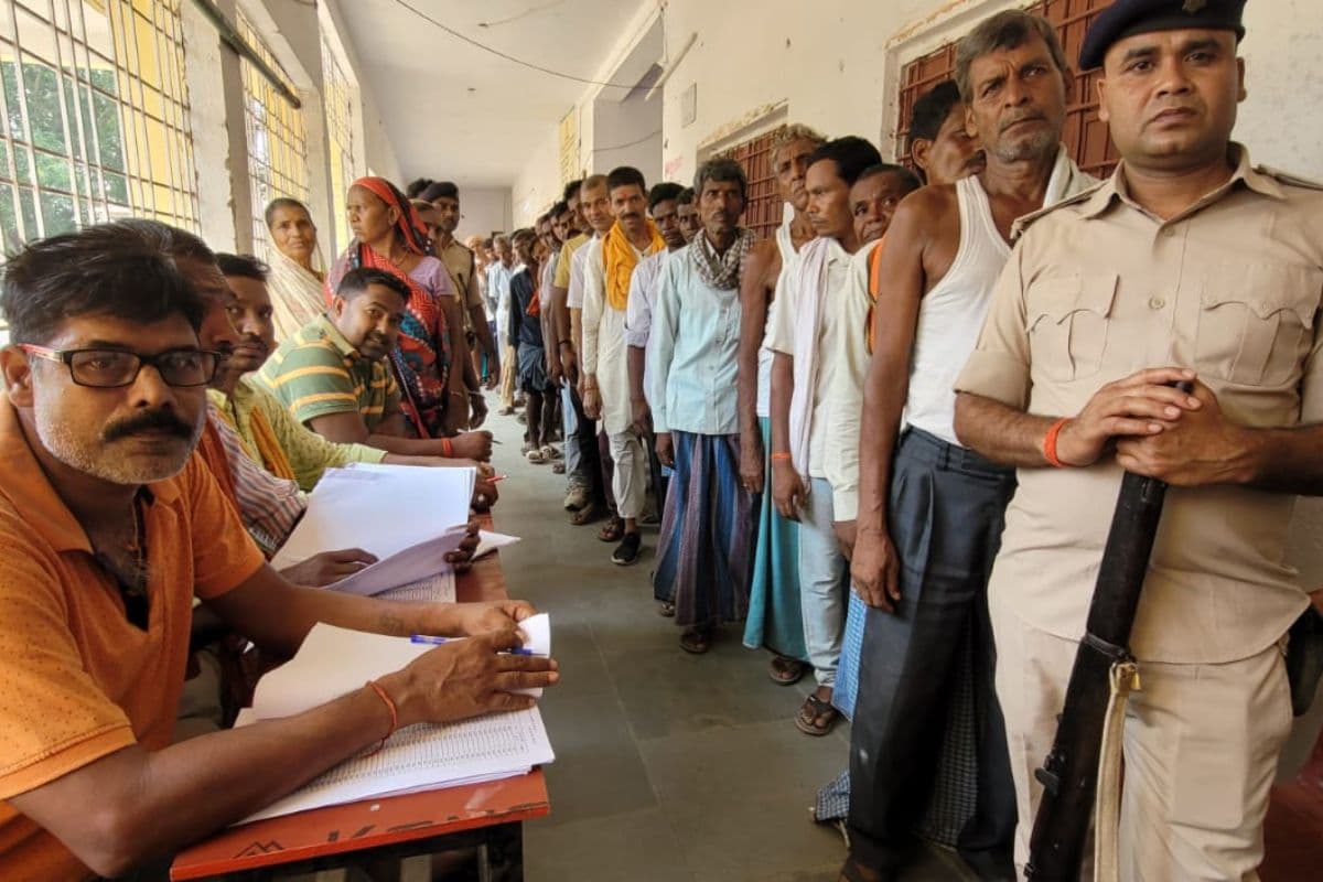 बोधगया में मतदान जारी, मतदाताओं में दिख रहा भारी उत्साह, बूथों पर लगी लंबी लाइन