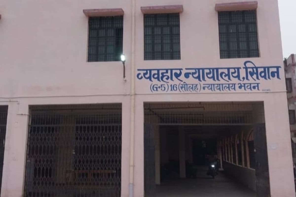 सीवान ज्वेलर्स लूटकांड के आरोपी ने किया सरेंडर, पहले भी एक बदमाश मुठभेड़ में हुआ था घायल, अब तक 8 धराएं