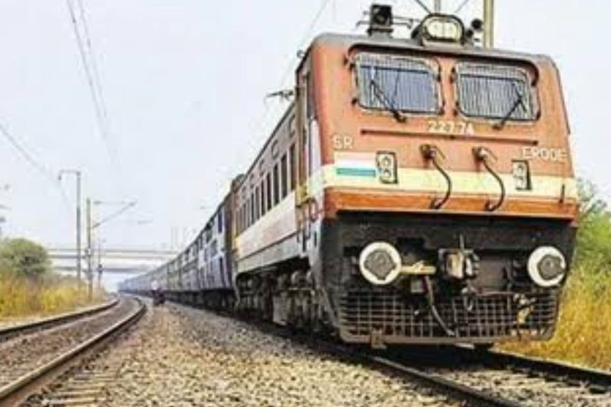 गया जी: पटना-गया रेलखंड पर हादसा, चलती ट्रेन से गिरा युवक, अस्पताल में भर्ती