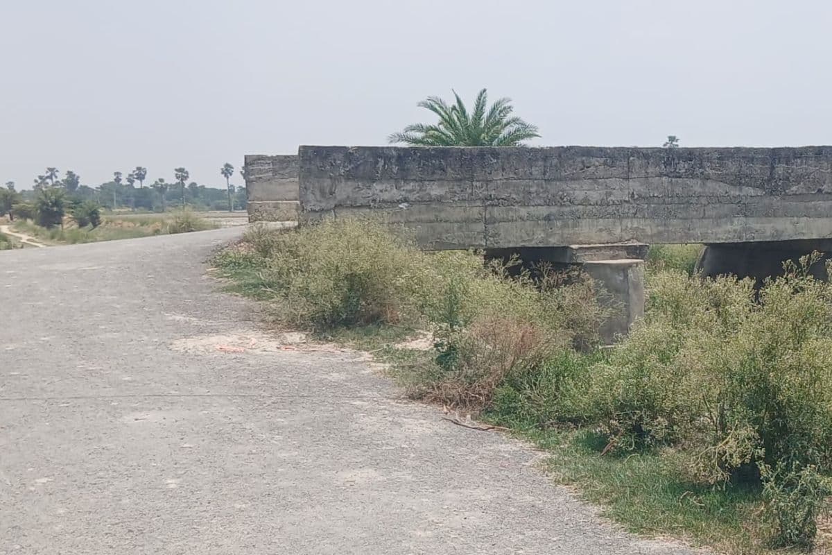 सारण के दरियापुर में गलत जगह बनी पुलिया, ग्रामीणों ने निर्माण पर उठाए सवाल, हादसे की आशंका जताई