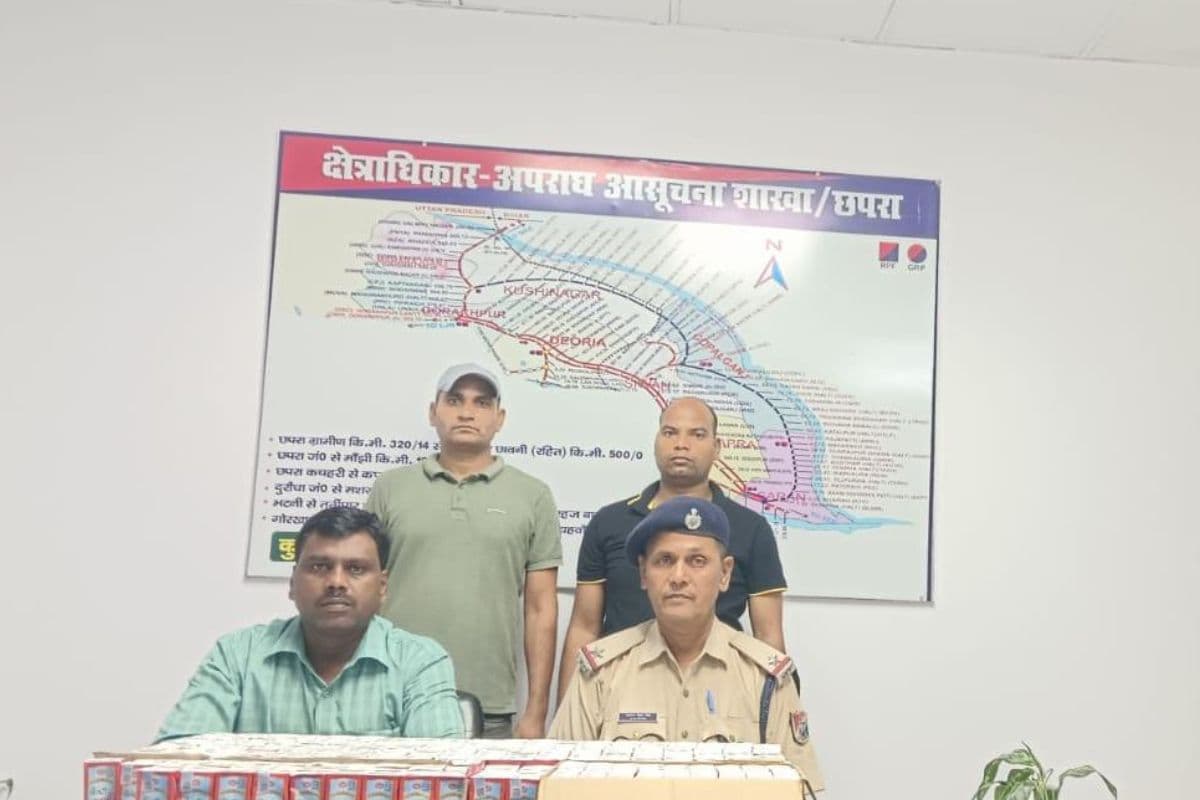 मथुरा–छपरा एक्सप्रेस में मिली देसी शराब की बड़ी खेप, तस्कर फरार, आरपीएफ और सीआईबी की कार्रवाई
