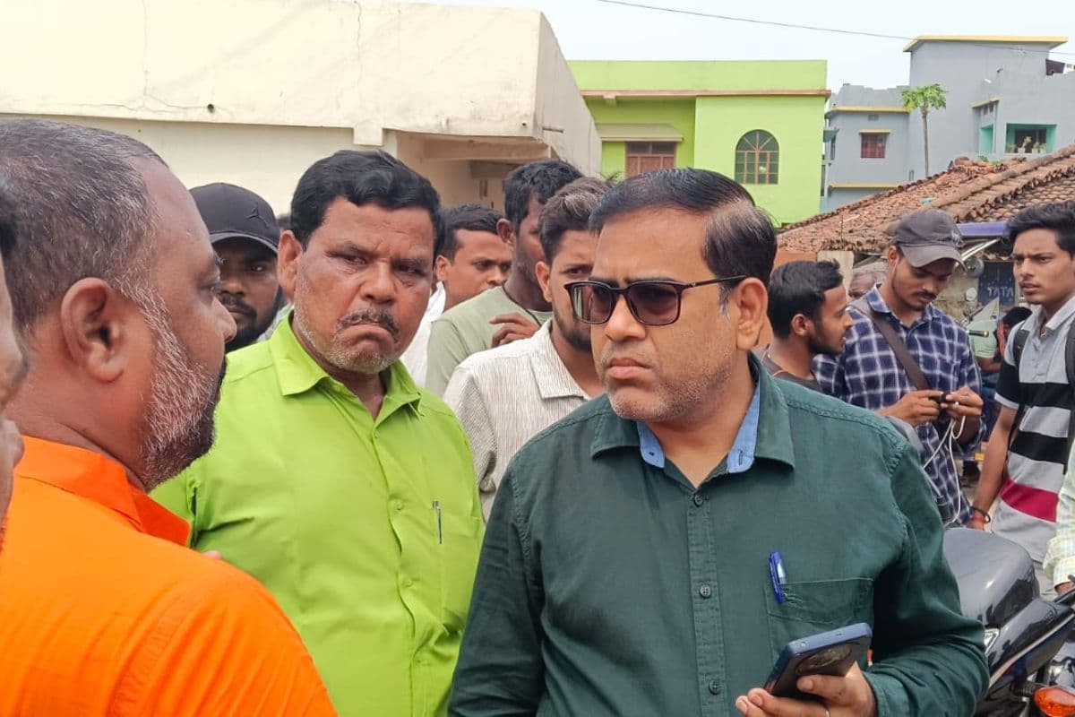 गोड्डा में बिजली संकट पर बवाल, 100 की जगह लगाया 63 KV का ट्रांसफार्मर, आधे घंटे में जला तो सड़क जाम