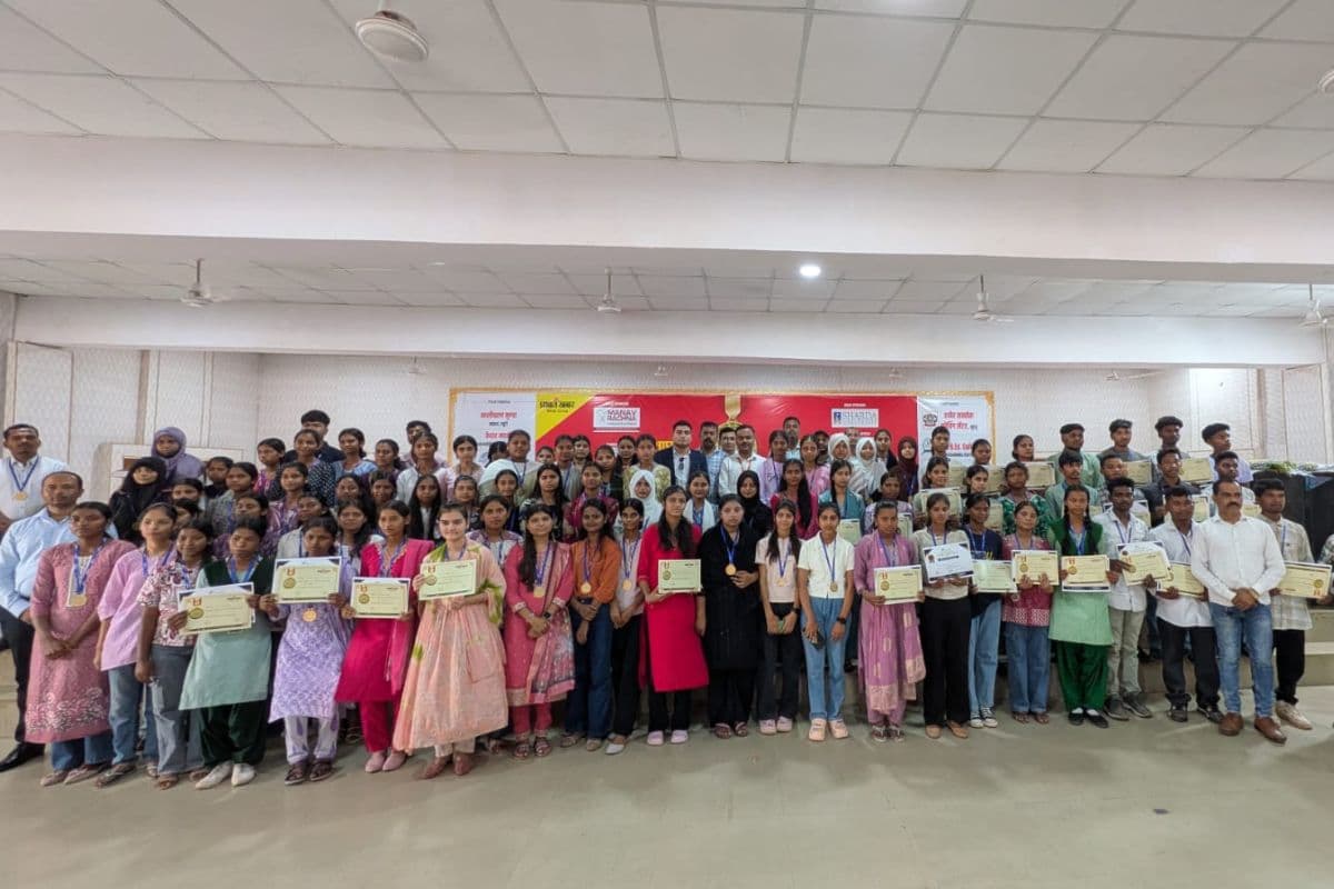 खूंटी के टाउन हॉल में प्रभात खबर प्रतिभा सम्मान समारोह का आयोजन, टॉपर्स हुए सम्मानित  