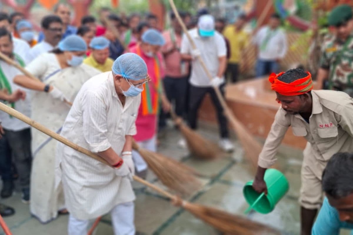 पूर्णिया में गुलाबबाग जीरो माइल से स्वच्छता अभियान की शुरुआत, विकसित भारत के संकल्प को दोहराया