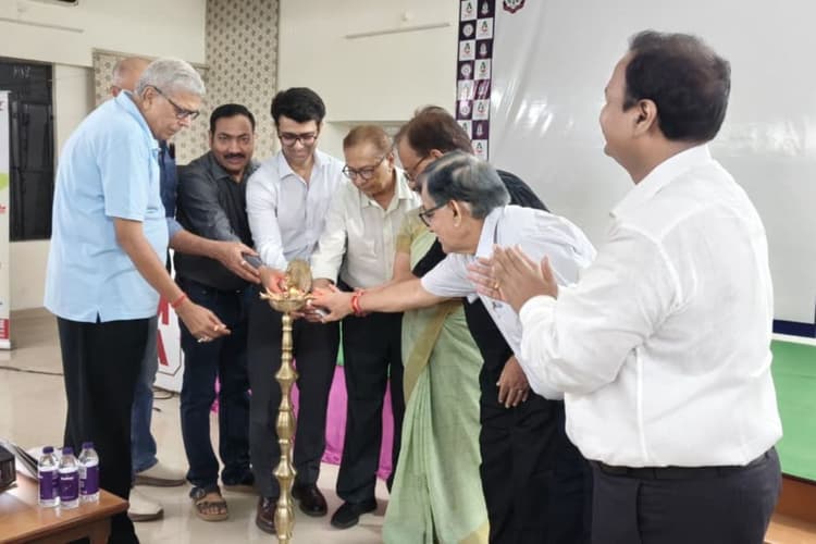 कैंसर इलाज का भविष्य है प्रिसिजन मेडिसिन, बोले डॉ अभिषेक आनंद- सही मरीज को सही उपचार देना लक्ष्य