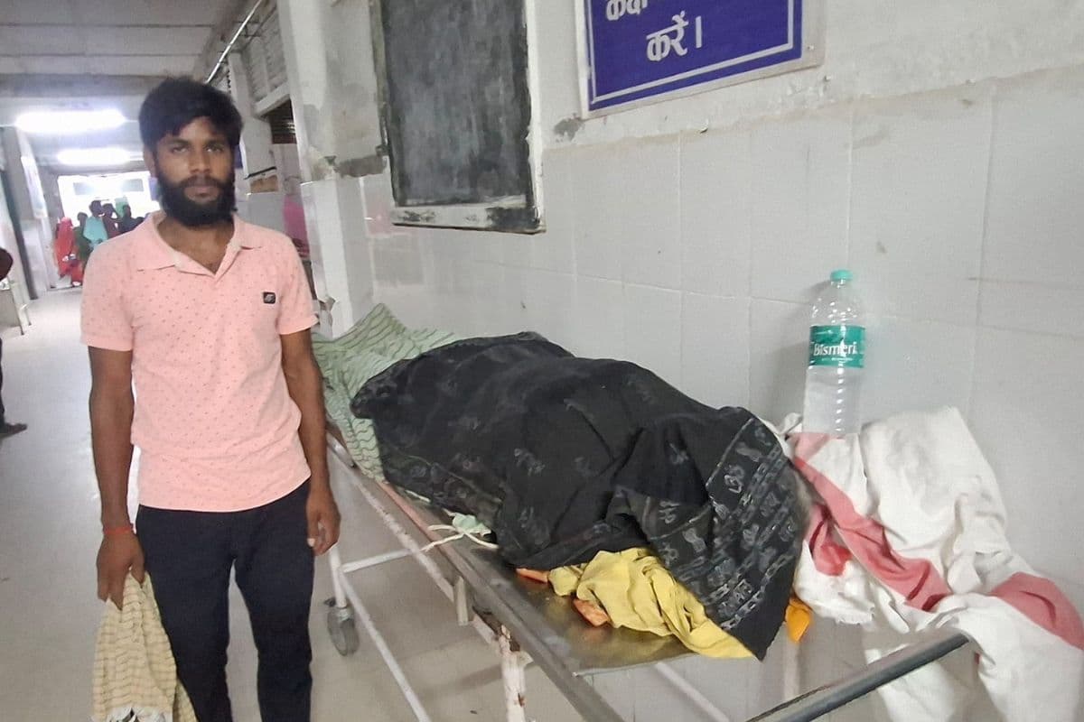 पूर्णिया में मकई लदा ट्रैक्टर सड़क पर चढ़ते ही पलटा, चालक की दर्दनाक मौत, परिवार पर टूटा दुखों का पहाड़