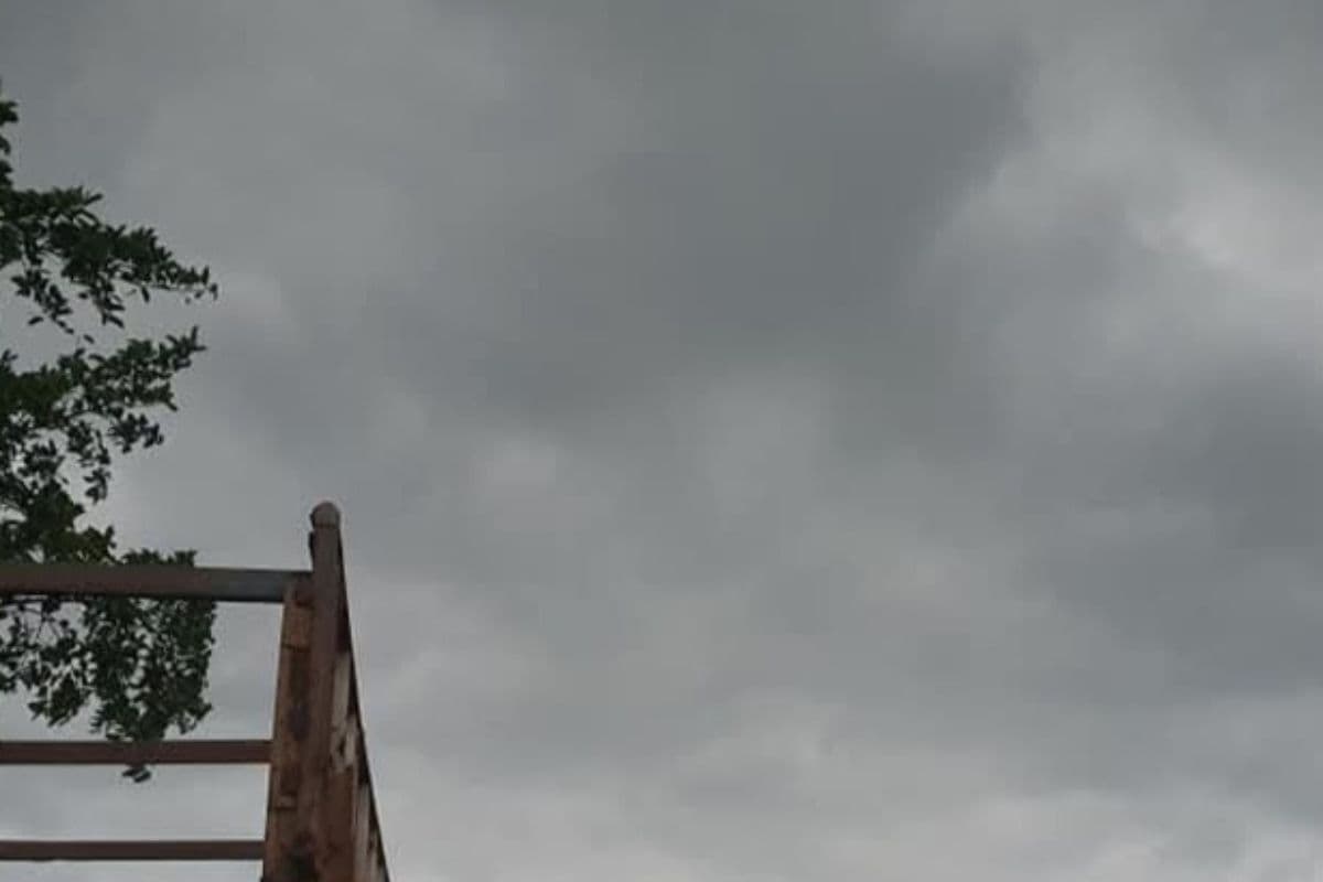 पूर्णिया में भीषण गर्मी के बाद मौसम ने लिया यू-टर्न, आज झमाझम बारिश के साथ चल सकती है आंधी