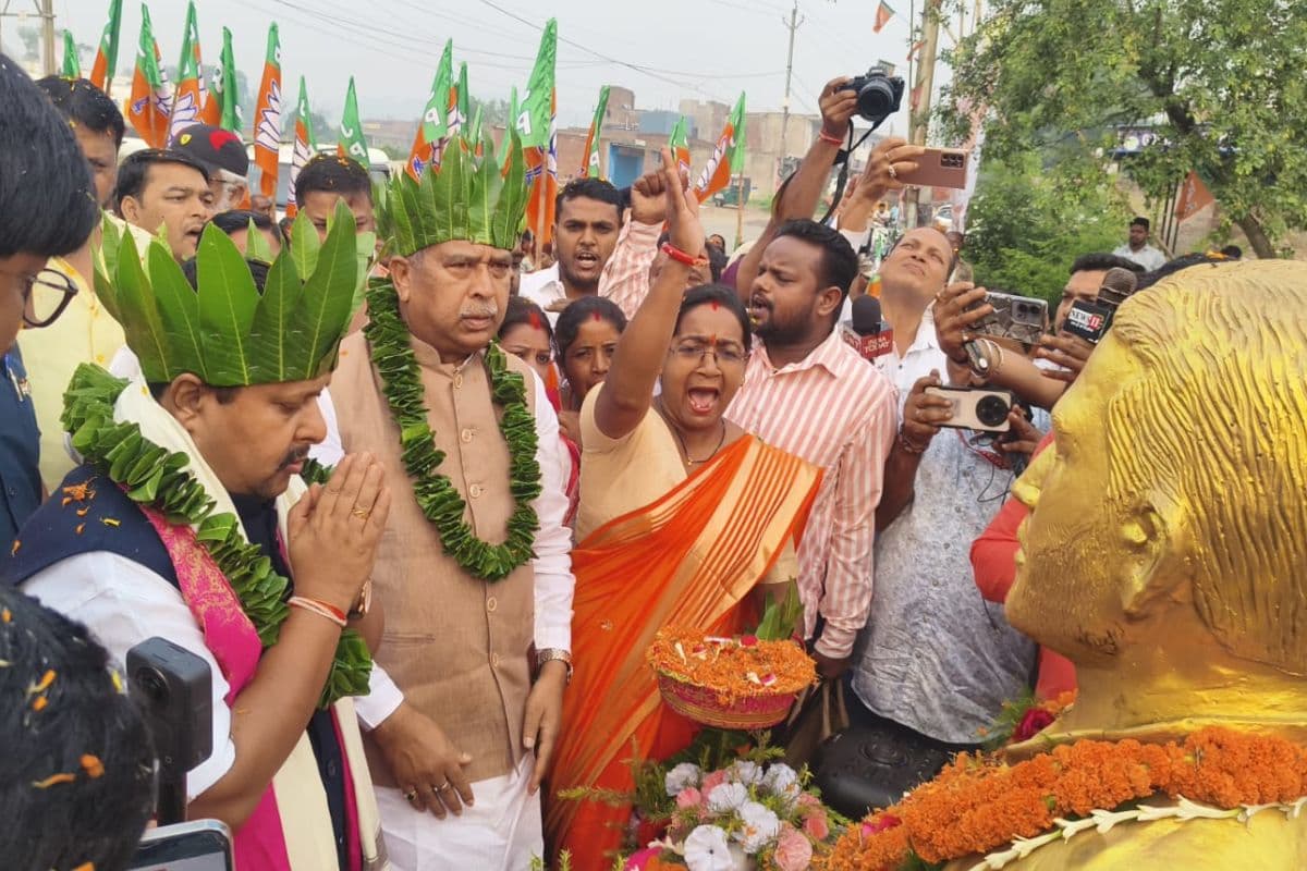 रामगढ़: भाजपा राष्ट्रीय अध्यक्ष नितिन नवीन का आगमन, ढोल-नगाड़ों के साथ हुआ जोरदार स्वागत