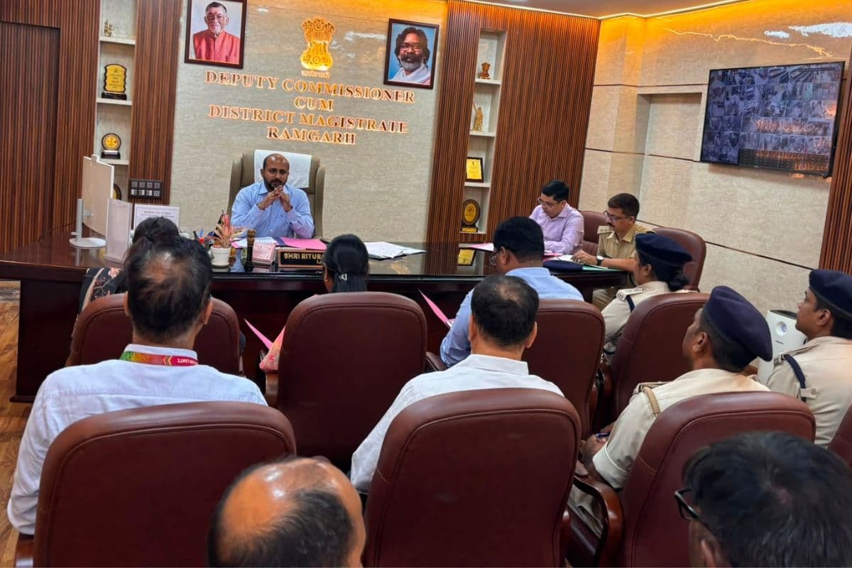 Ramgarh: कदाचार मुक्त नीट परीक्षा 2026 के आयोजन को लेकर डीसी ने की बैठक, दिये कई निर्देश