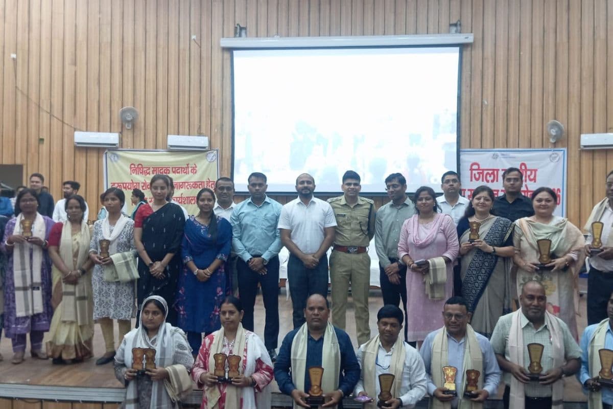 Ramgarh: नशे के खिलाफ जिला स्तरीय कार्यशाला आयोजित, नशामुक्त समाज निर्माण की ली गई शपथ