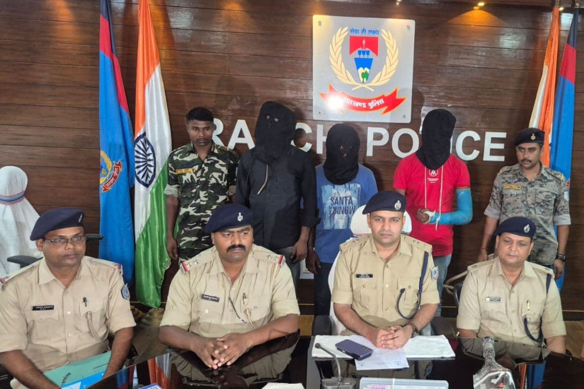 रांची में बड़ी वारदात की साजिश नाकाम, कार से घूम रहे 3 अपराधी पिस्टल और कुल्हाड़ी के साथ गिरफ्तार