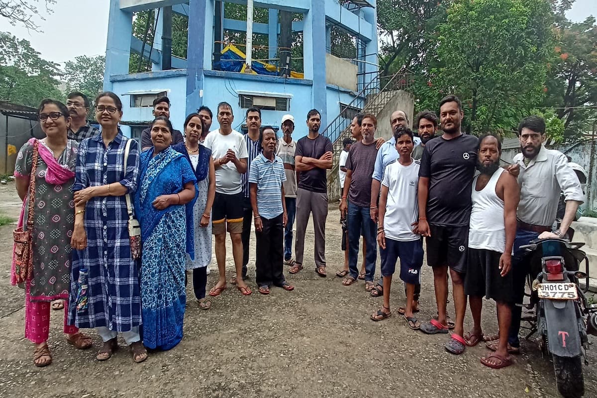 रांची में गंदे पानी की सप्लाई से फूटा लोगों का गुस्सा, पानी टंकी का किया घेराव