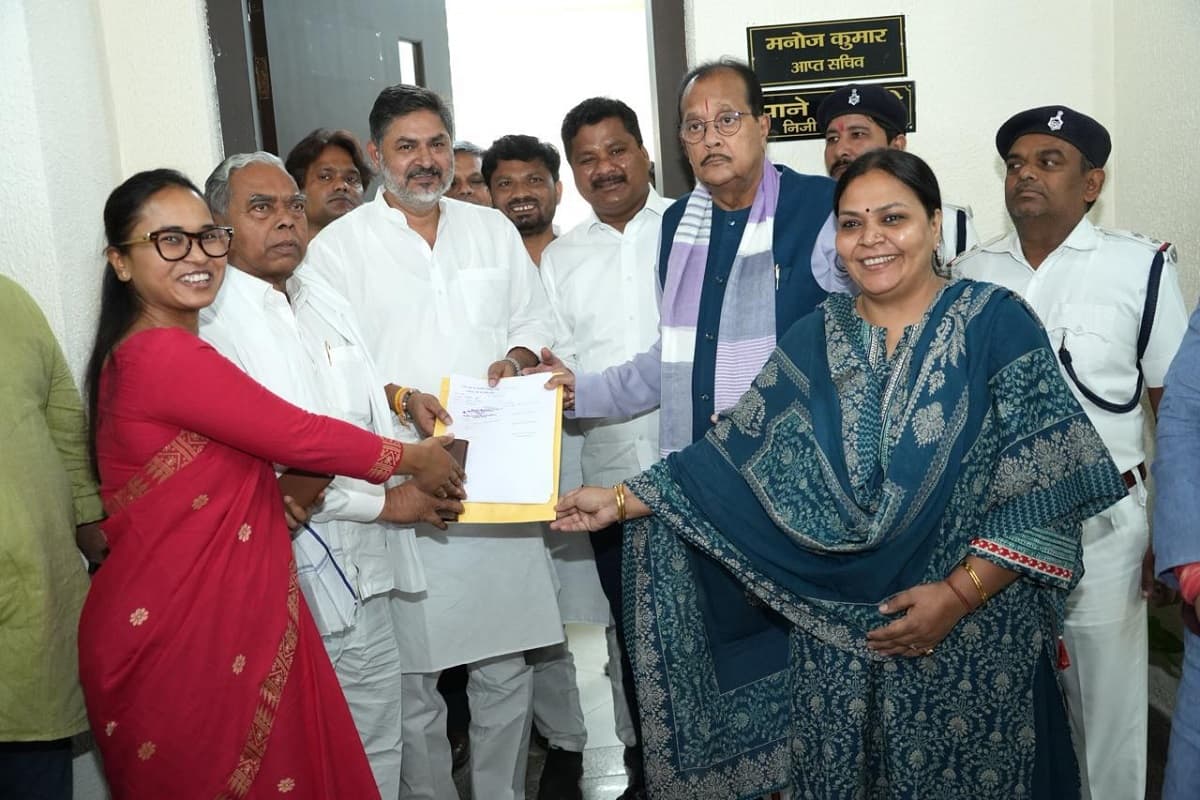 Rajya Sabha Election: कांग्रेस प्रत्याशी प्रणव झा ने खरीदा नामांकन पत्र, वित्त मंत्री राधाकृष्ण किशोर रहे मौजूद