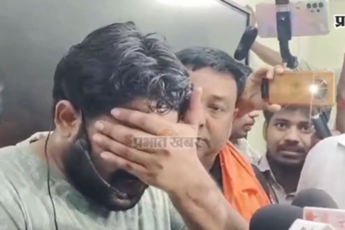 प्रेस कॉन्फ्रेंस में रो पड़े रौशन आनंद, खान सर पर लगाए कई बड़े आरोप, CBI जांच की मांग की