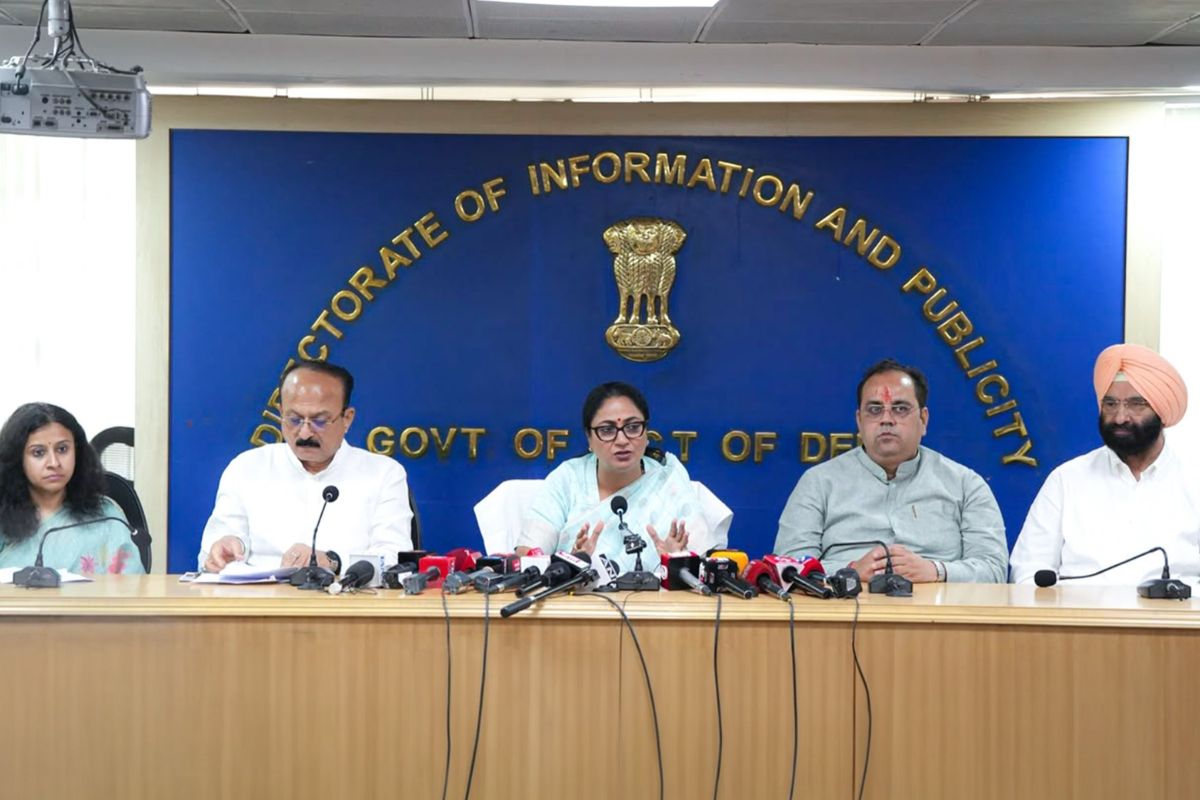 दिल्ली में इलेक्ट्रिक गाड़ियां खरीदना हुआ सस्ता, रोड टैक्स और रजिस्ट्रेशन फी माफ, बस करना होगा यह काम