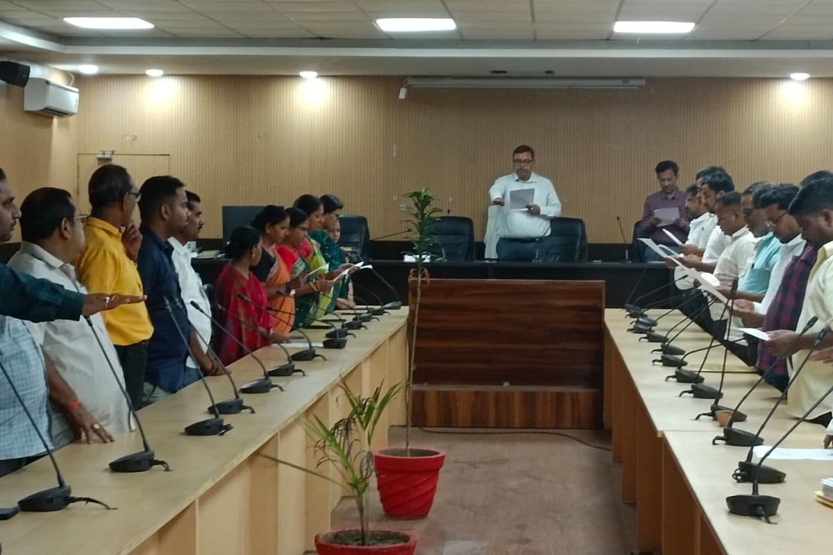 विश्व बाल श्रम निषेध दिवस पर बाल श्रम उन्मूलन की दिलाई गई शपथ, अधिकारियों ने लिया जागरूकता फैलाने का संकल्प