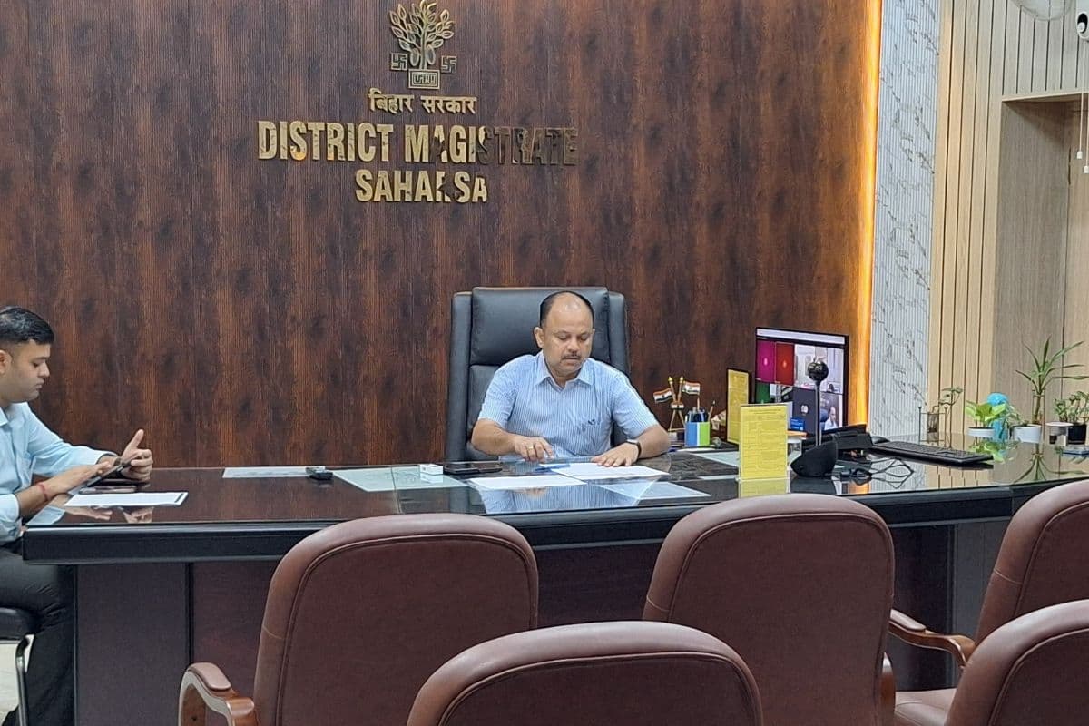 लंबित आवेदनों पर DM सख्त, 24 घंटे में निपटारे का दिया अल्टीमेटम