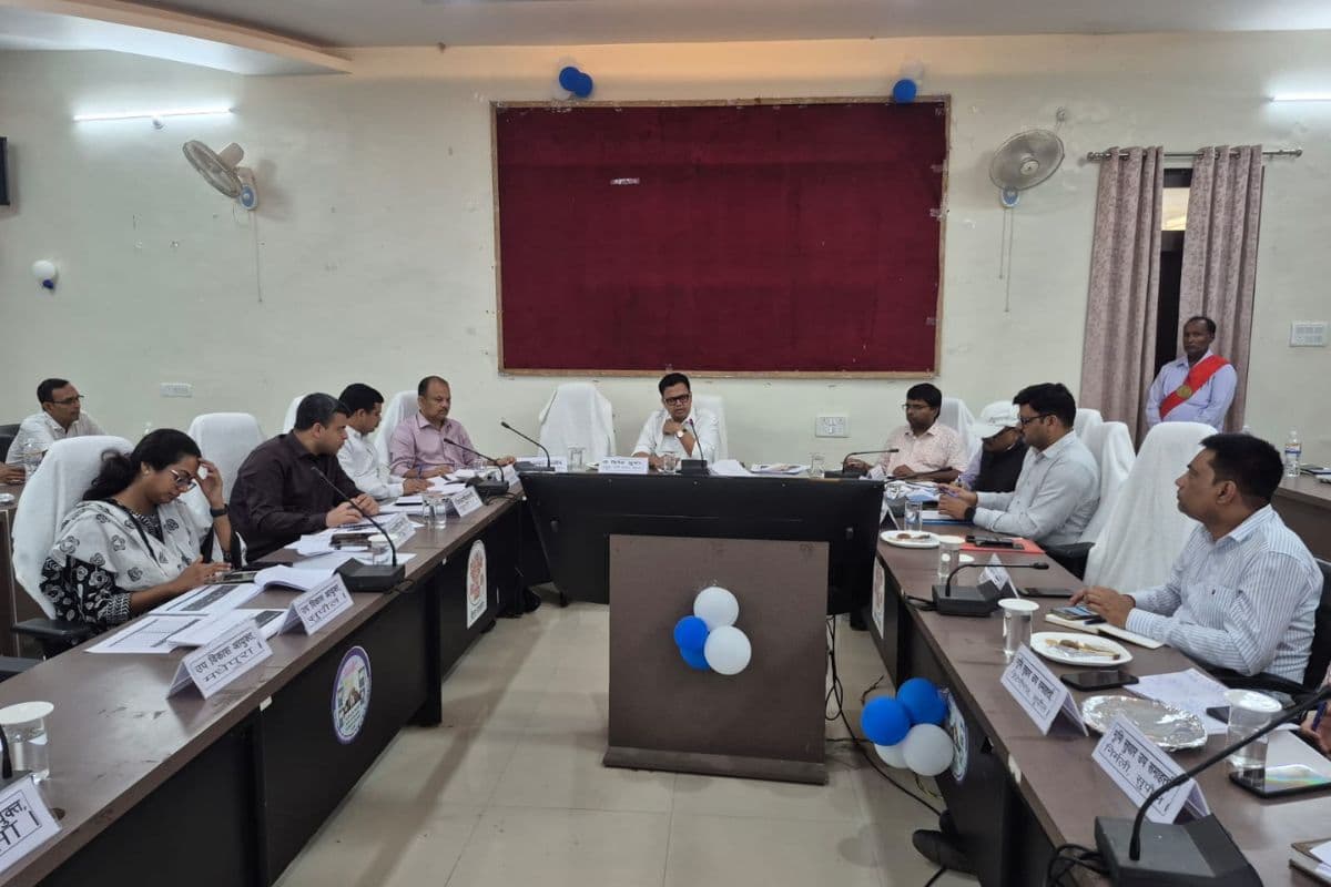 कोसी प्रमंडल में लंबित मामलों पर सख्त हुए आयुक्त, ऑनलाइन सेवाओं के समयबद्ध निष्पादन का दिया निर्देश
