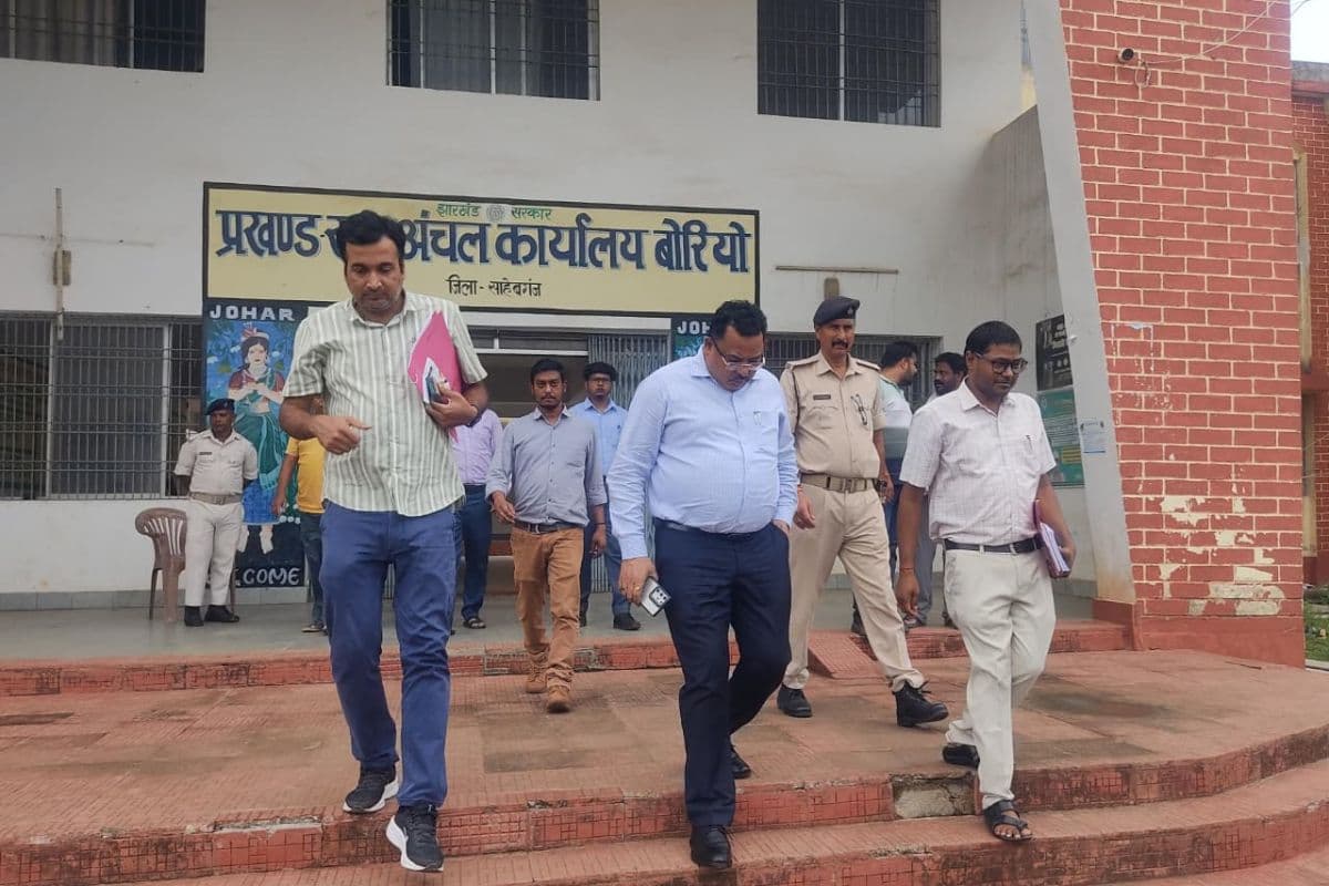 'साहिबगंज पेंशन स्कैम' पर बड़ा एक्शन: पूरे जिले में पेंशन भुगतान पर लगी रोक, 2 गिरफ्तार
