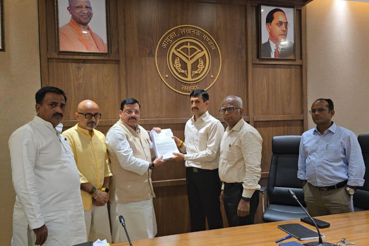 लखनऊ में SIT दफ्तर पहुंचे संजय सिंह, राम मंदिर जमीन घोटाले से जुड़े 11 दस्तावेज सौंपे