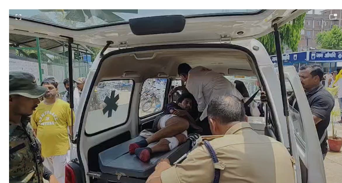 भोजपुर पुलिस पर युवक ने तानी पिस्टल, मुठभेड़ में दोनों पैरों में लगी गोली