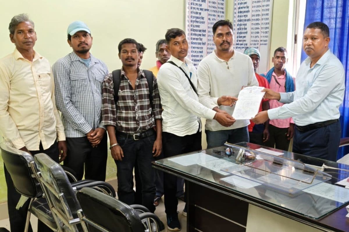 सरायकेला-खरसावां : राशन वितरण में गड़बड़ी की शिकायत, युवा कांग्रेस ने सौंपा ज्ञापन