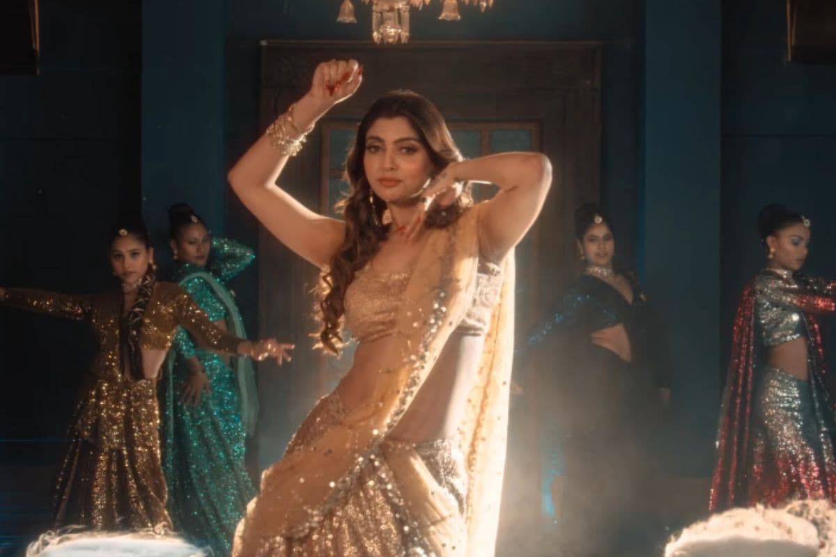 गाना 'मिजाजी सईंया' ने रिलीज होते ही मचाया धमाल, गोल्डन लहंगे में आकांक्षा पुरी ने ढाया कहर