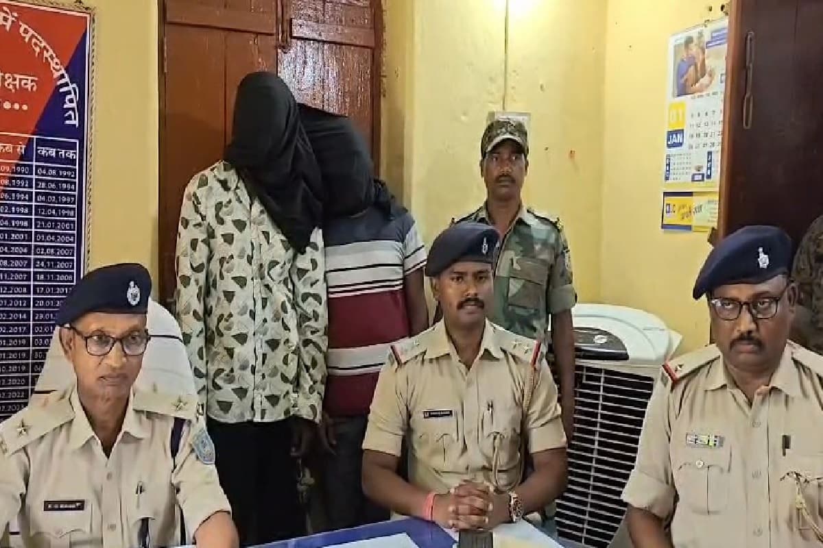 सिमडेगा में जलापूर्ति योजना के 123 पाइप चोरी करने आए 2 चोर गिरफ्तार, 2 ट्रक जब्त