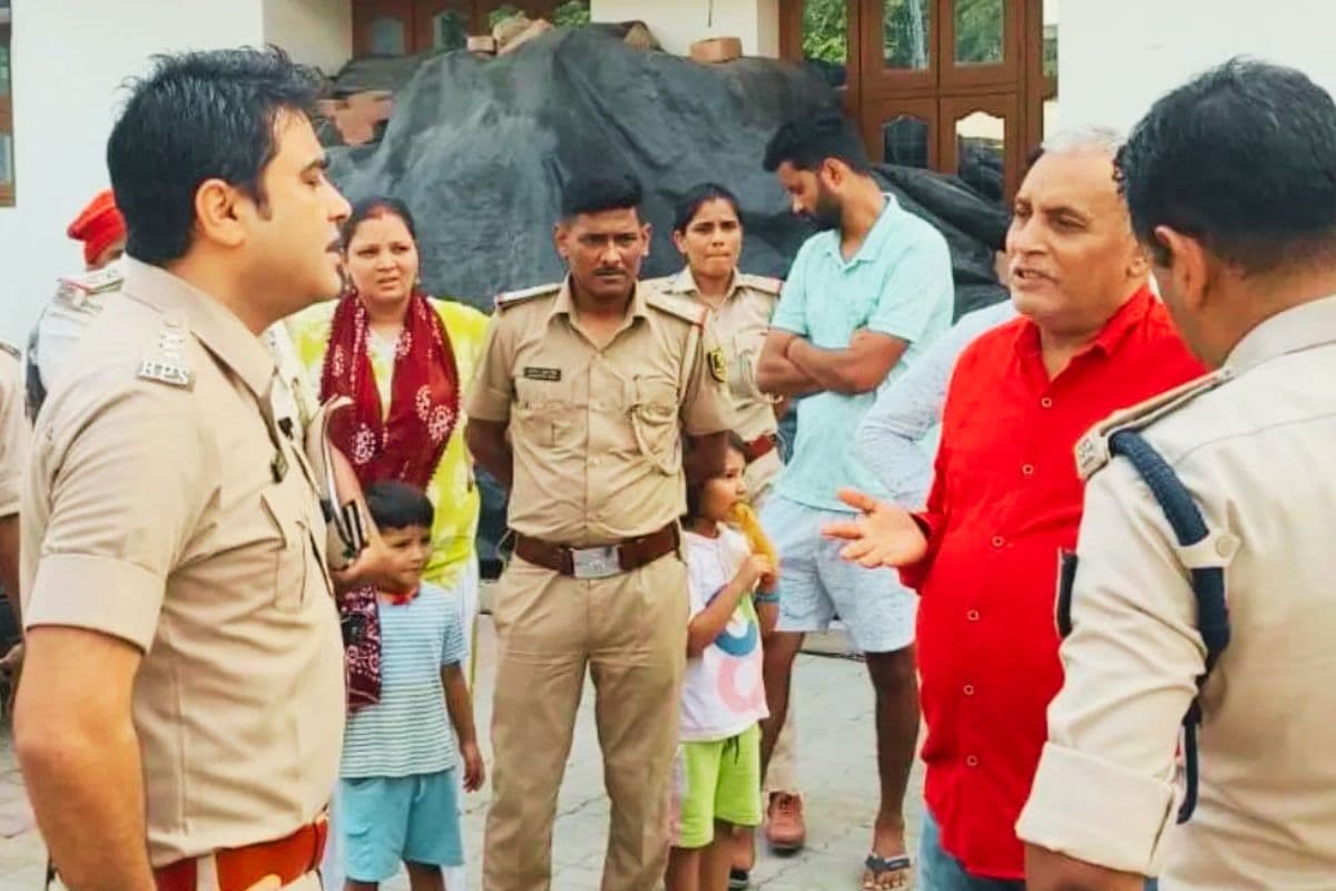 मोकामा के गैंगस्टर सोनू-मोनू के घर रेड, पिता को पुलिस ने किया गिरफ्तार, जानिए पूरा मामला