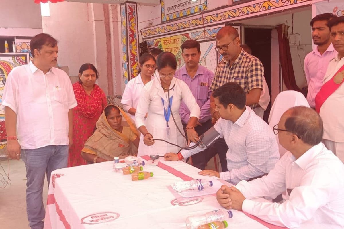 सुपौल में मेगा हेल्थ कैंप अभियान शुरू, DM सावन कुमार ने खुद कराया हेल्थ चेकअप