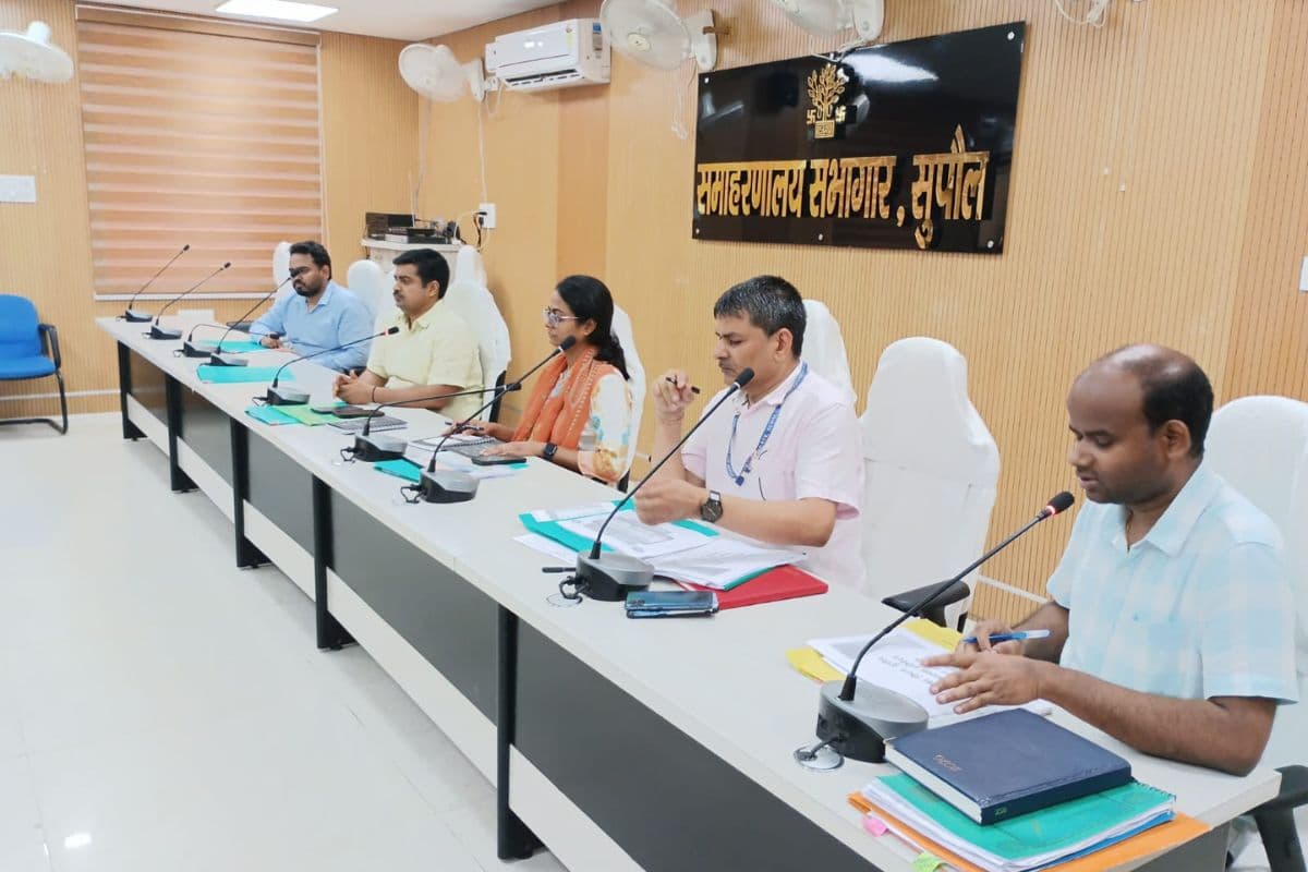सुपौल में शिक्षा व्यवस्था को लेकर DM सख्त, नामांकन से लेकर FRS रजिस्ट्रेशन तक दिए बड़े निर्देश