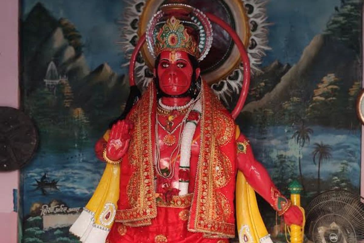 बांका में हनुमान मंदिरों में उमड़े श्रद्धालु, पंचमुखी मंदिर से लेकर मधुसूदन मंदिर तक हुई विशेष पूजा