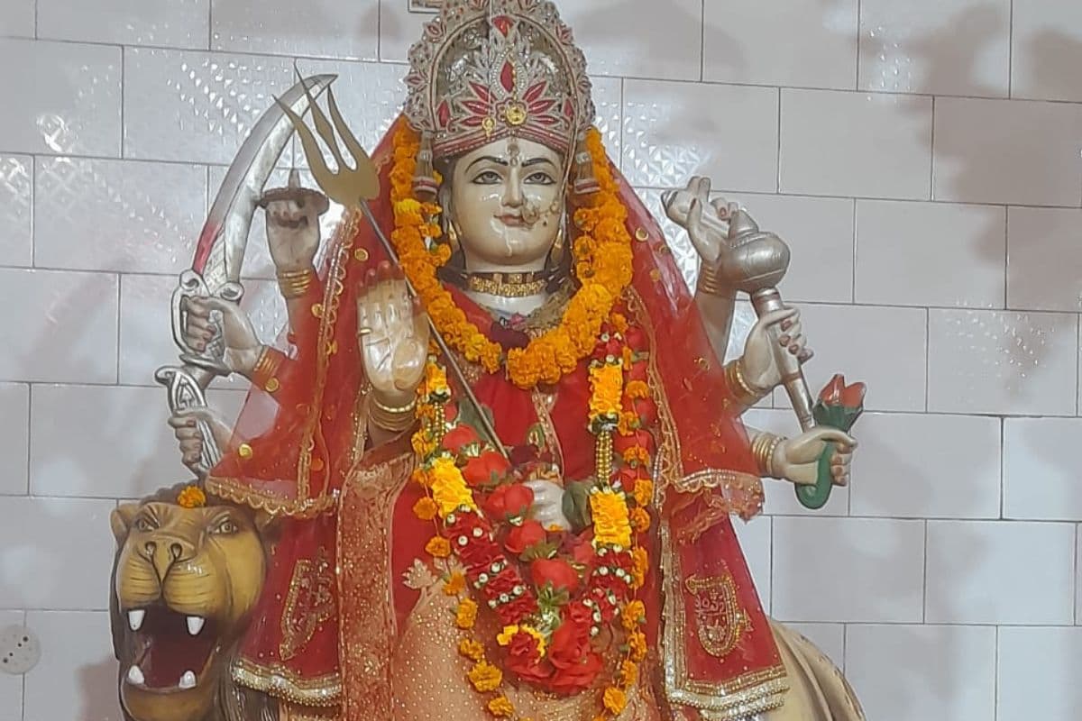 मिरचाईबाड़ी के प्रसिद्ध सर्वमंगला दुर्गा मंदिर में उमड़ी श्रद्धा की भीड़