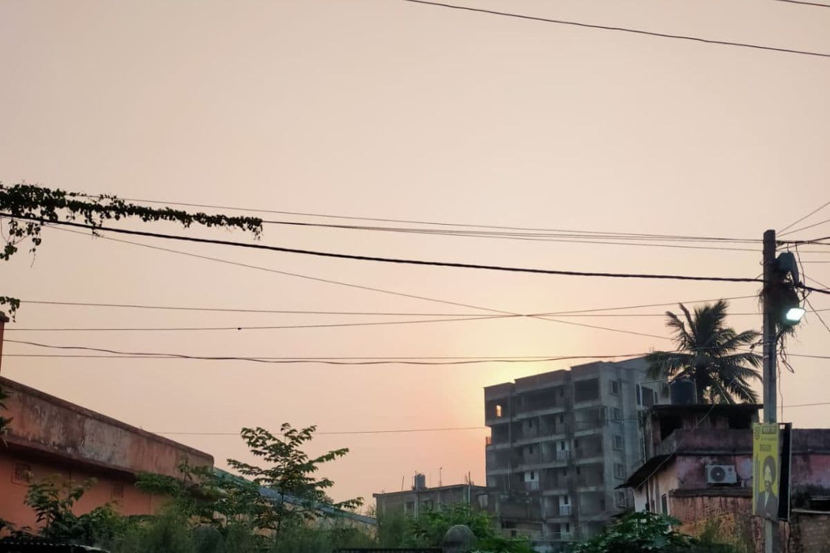 आज सावधान होकर ही निकलें बाहर, कड़क धूप के साथ सताएगी भीषण गर्मी, 3 दिनों में 3°C तक बढ़ेगा पारा