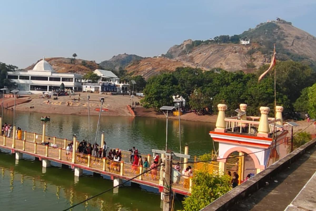 बांका में आज सुबह 5 बजे खुला मंदिरों का पट, भक्ति और आरती से गूंज उठा शहर