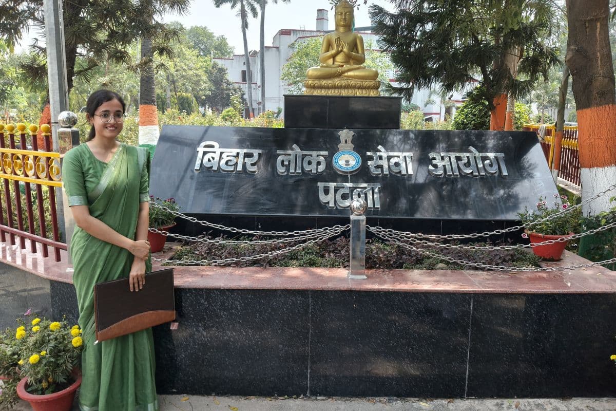 पंजवारा की बेटी दिव्यांशा सिंह ने बढ़ाया मान, 497वीं रैंक हासिल कर रचा नया कीर्तिमान